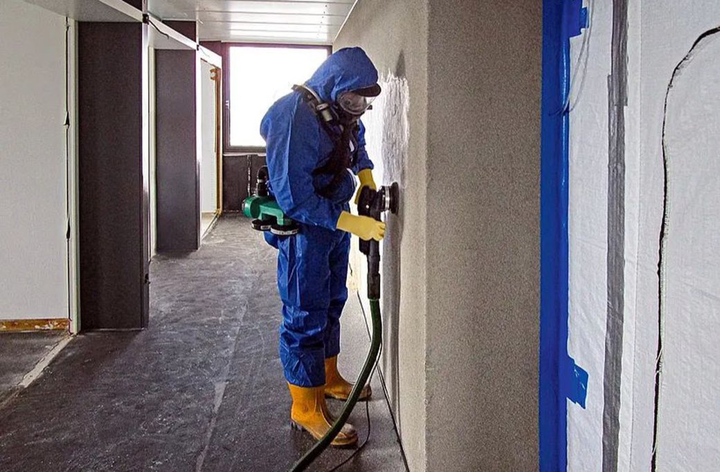 Asbestsanierung auf der Baustelle